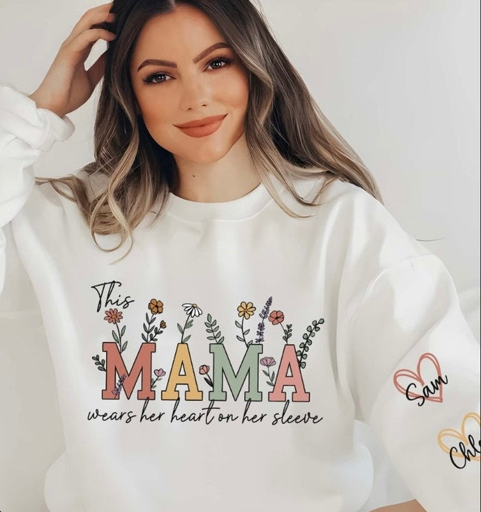This Mama wears her heart | Personalized |